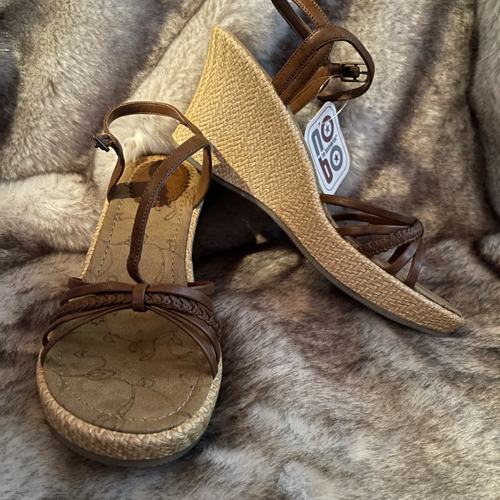 8.5 brown wedges